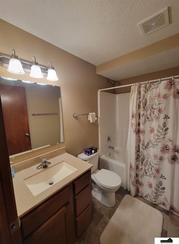 5630 Barrington Circle, Lincoln, NE 68516