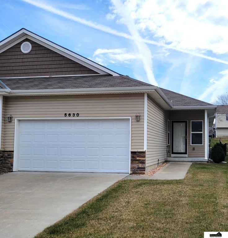 5630 Barrington Circle, Lincoln, NE 68516