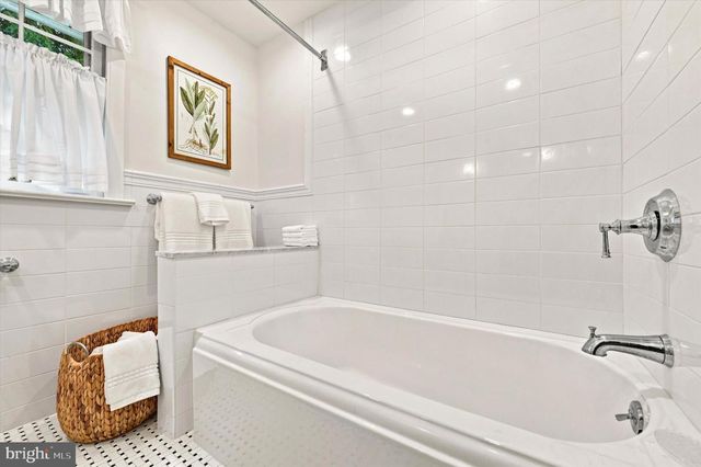 200 LADBROKE RD, Bryn Mawr, PA 19010