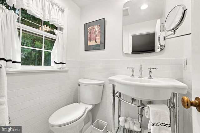 200 LADBROKE RD, Bryn Mawr, PA 19010