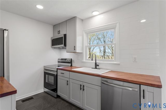 1102 Mount Erin Dr, Richmond, VA 23231