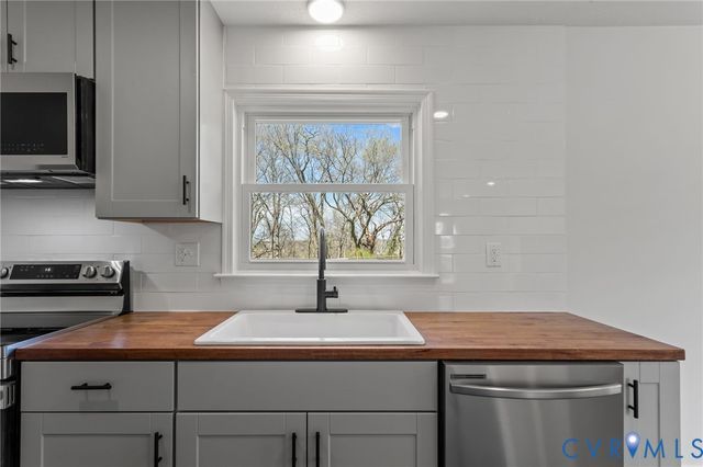 1102 Mount Erin Dr, Richmond, VA 23231