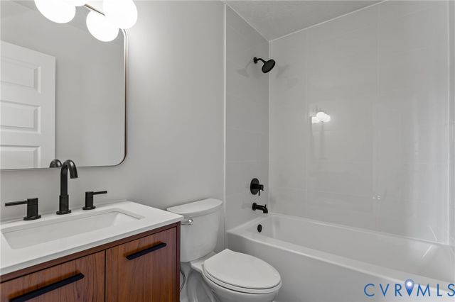 1102 Mount Erin Dr, Richmond, VA 23231