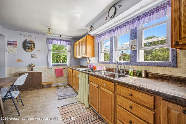 2507 W Gresham Highway R5, Charlotte, MI 48813