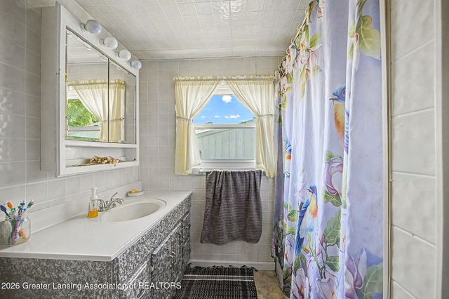 2507 W Gresham Highway R5, Charlotte, MI 48813