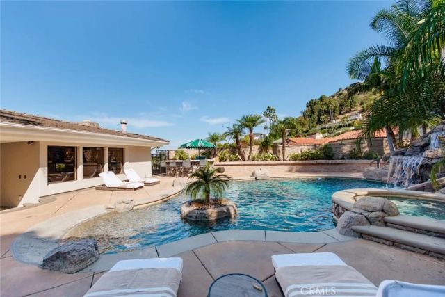 10491 Ridgeway Drive, North Tustin, CA 92705