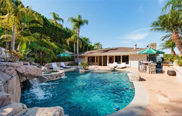 10491 Ridgeway Drive, North Tustin, CA 92705