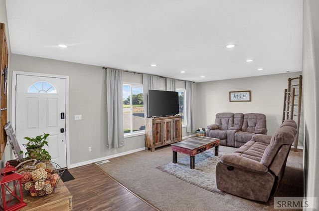 1368 N 1100 E, Shelley, ID 83274