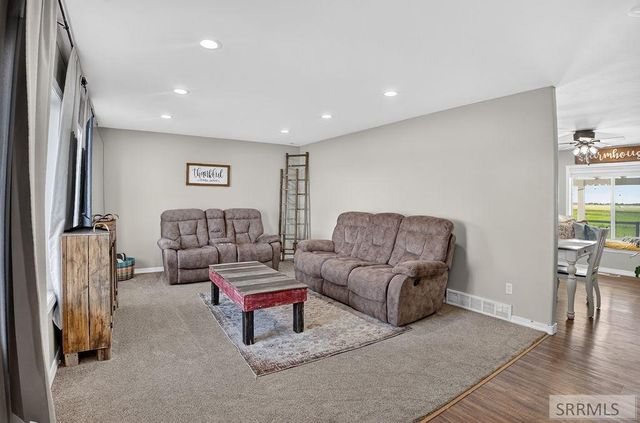 1368 N 1100 E, Shelley, ID 83274