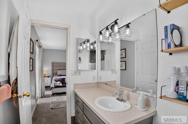 1368 N 1100 E, Shelley, ID 83274