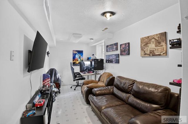 1368 N 1100 E, Shelley, ID 83274
