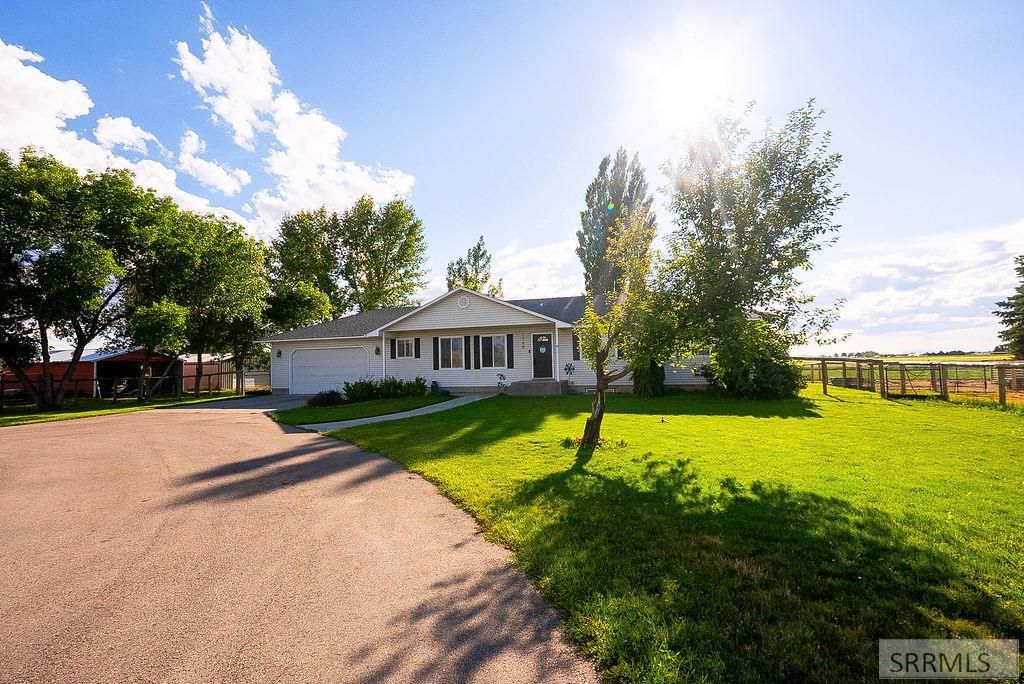 1368 N 1100 E, Shelley, ID 83274