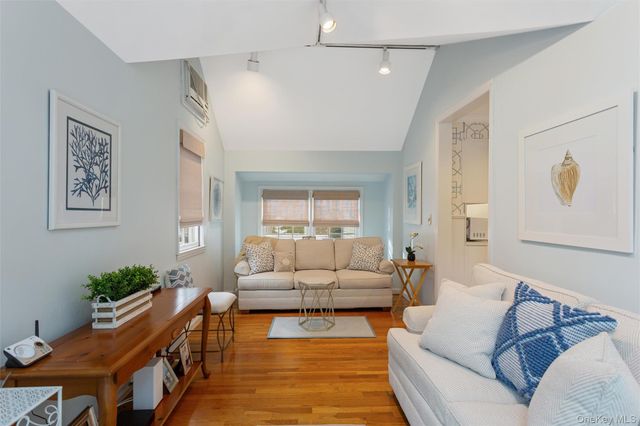 172 Fernwood Terrace, Garden City, NY 11530