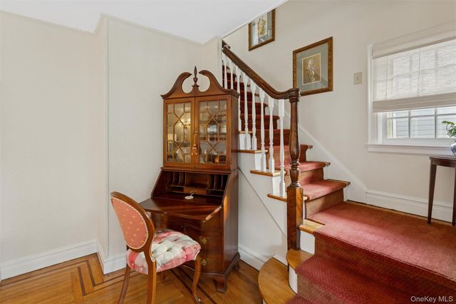 172 Fernwood Terrace, Garden City, NY 11530