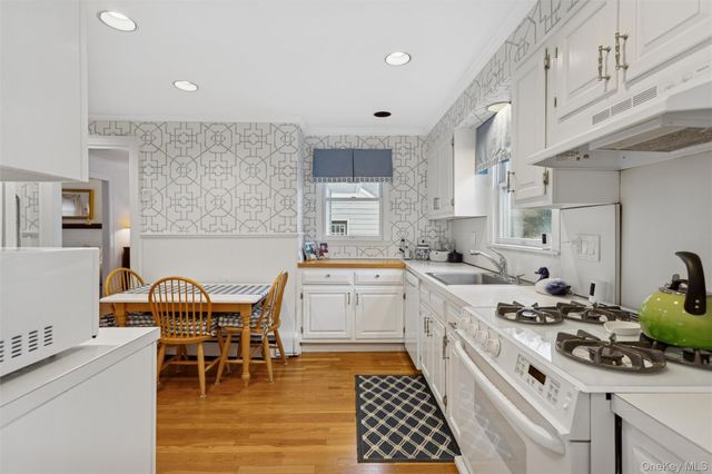 172 Fernwood Terrace, Garden City, NY 11530