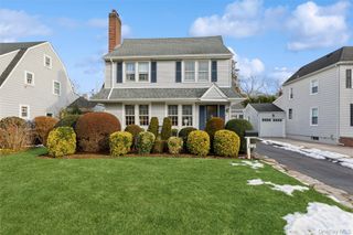 172 Fernwood Terrace, Garden City, NY 11530