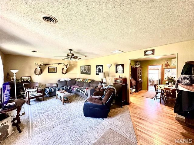 34 Kathryn Drive, St James, MO 65559