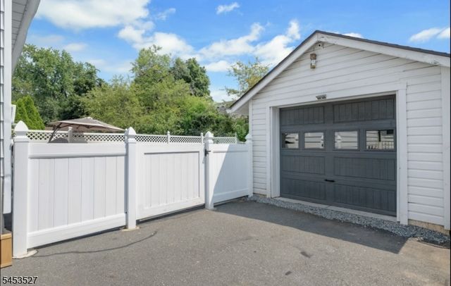 17 Ferncliff Rd, Bloomfield Twp., NJ 07003