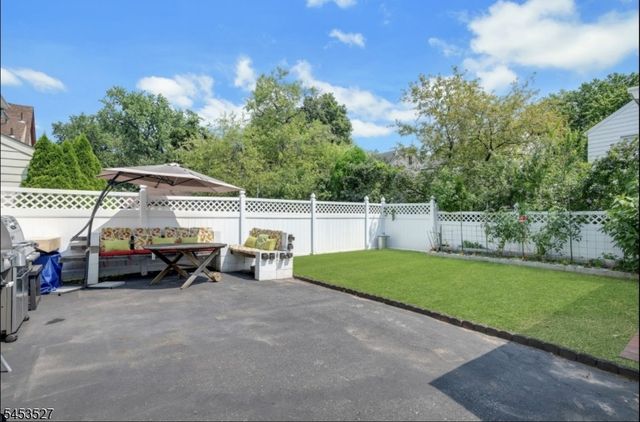 17 Ferncliff Rd, Bloomfield Twp., NJ 07003