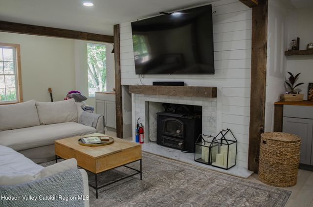 190 Leggs Mill Road, Lake Katrine, NY 12449