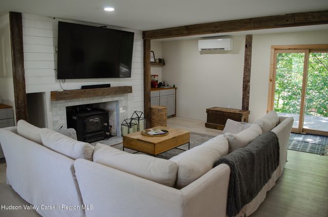 190 Leggs Mill Road, Lake Katrine, NY 12449