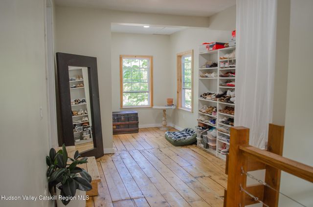 190 Leggs Mill Road, Lake Katrine, NY 12449