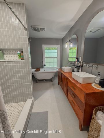 190 Leggs Mill Road, Lake Katrine, NY 12449