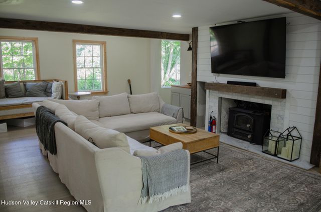 190 Leggs Mill Road, Lake Katrine, NY 12449