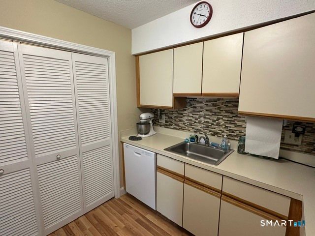 43 Millbrook Court 43, Newington, CT 06111