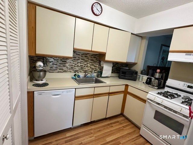43 Millbrook Court 43, Newington, CT 06111