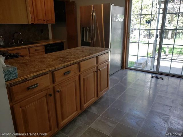 3136 Kilmer Drive, Troy, MI 48083