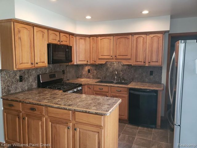 3136 Kilmer Drive, Troy, MI 48083