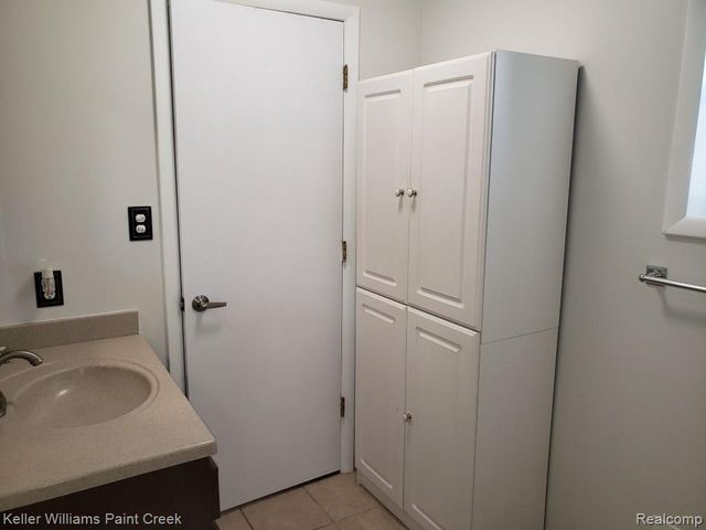 3136 Kilmer Drive, Troy, MI 48083