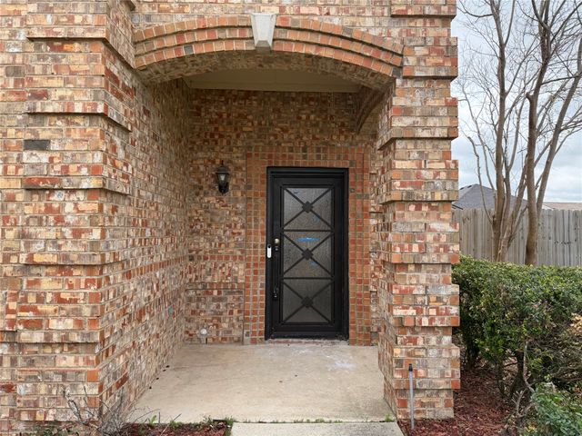 1001 Windsor Drive, Saginaw, TX 76179