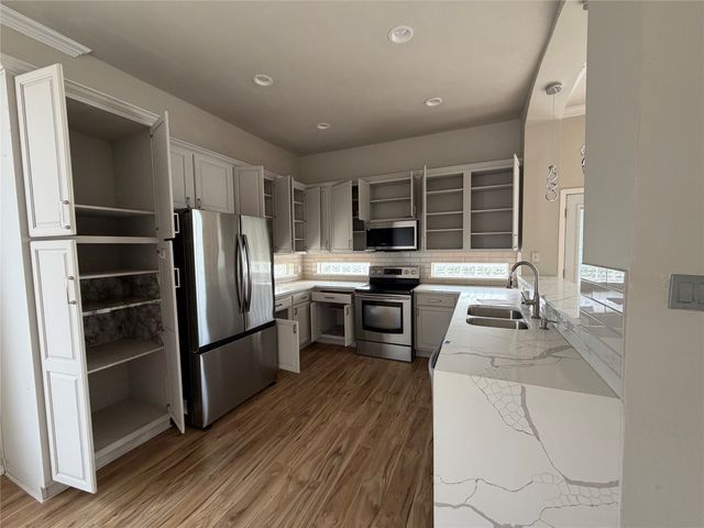 1001 Windsor Drive, Saginaw, TX 76179