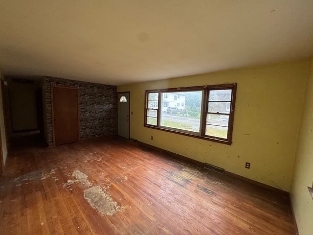 31 Ross Street, Milford, CT 06460