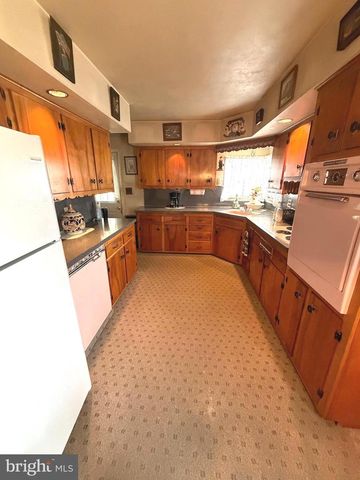 2414 ELIAS AVE, Lebanon, PA 17046