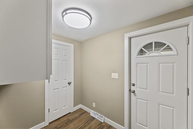 711 Division STREET, Delafield, WI 53018