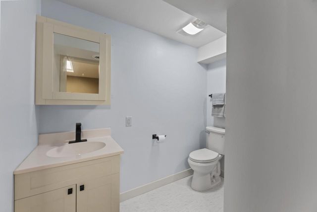 711 Division STREET, Delafield, WI 53018