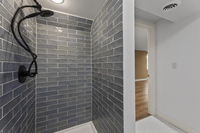 711 Division STREET, Delafield, WI 53018