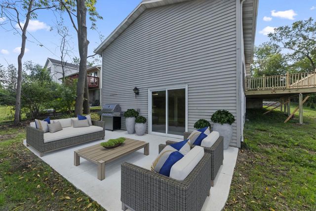 711 Division STREET, Delafield, WI 53018