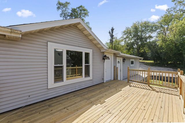 711 Division STREET, Delafield, WI 53018