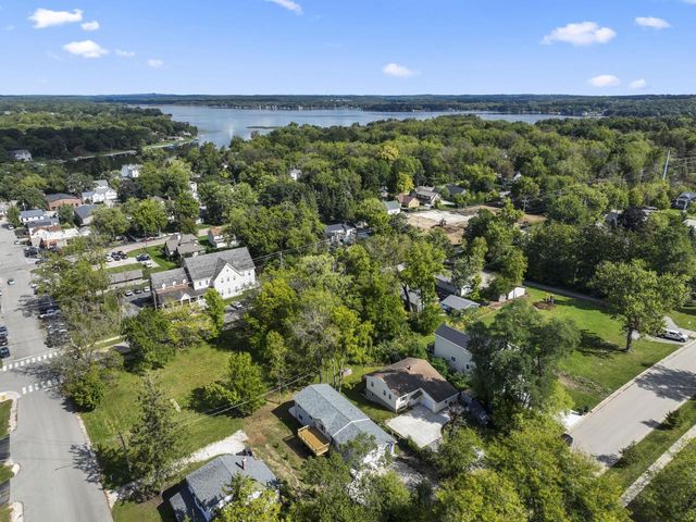 711 Division STREET, Delafield, WI 53018