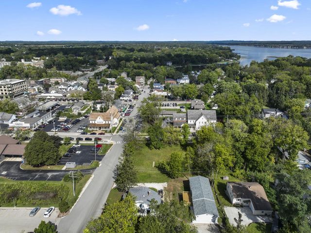 711 Division STREET, Delafield, WI 53018