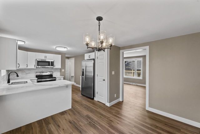 711 Division STREET, Delafield, WI 53018