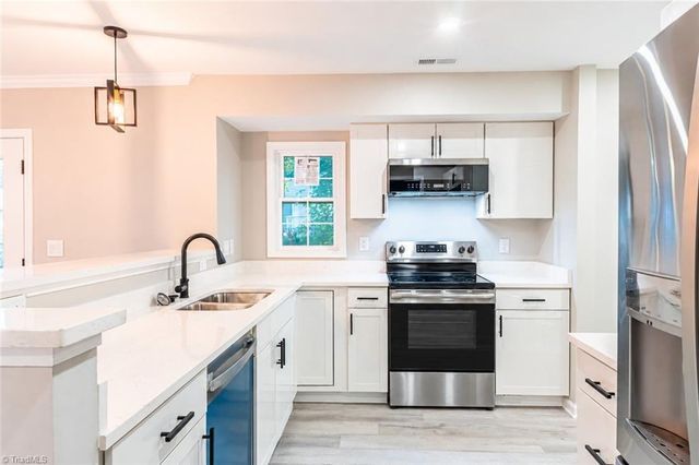 3 Ivyglen Court, Greensboro, NC 27406