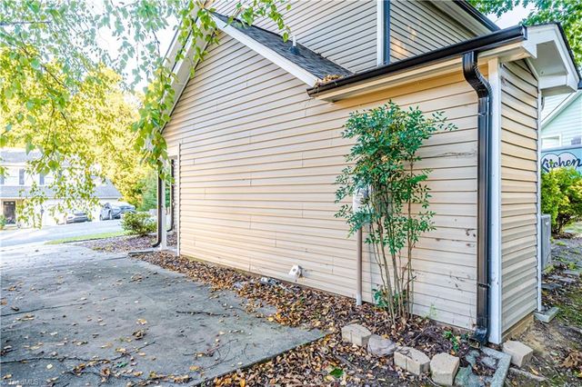 3 Ivyglen Court, Greensboro, NC 27406