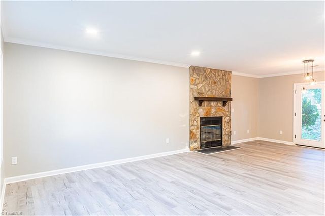 3 Ivyglen Court, Greensboro, NC 27406