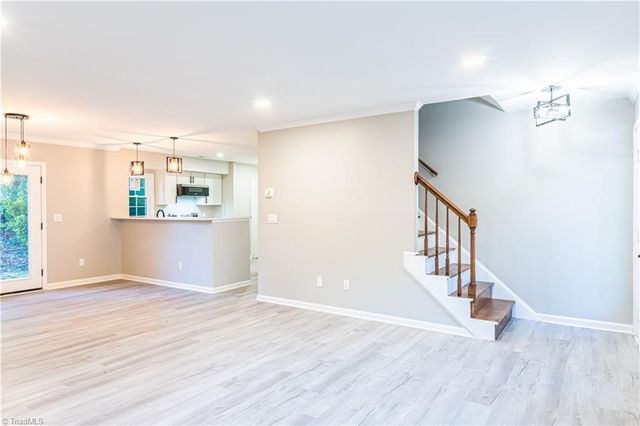 3 Ivyglen Court, Greensboro, NC 27406