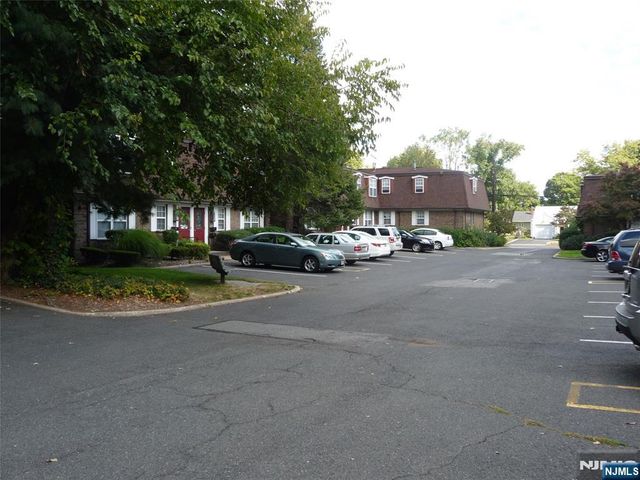 360 Knickerbocker Road 26, Dumont, NJ 07628